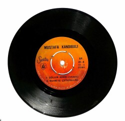 Mustafa Kandıralı - Mevlana Modern KarşılamaGüller ArasıBahriye Çiftetellisi Plak (107.5) PLK18434 - 2