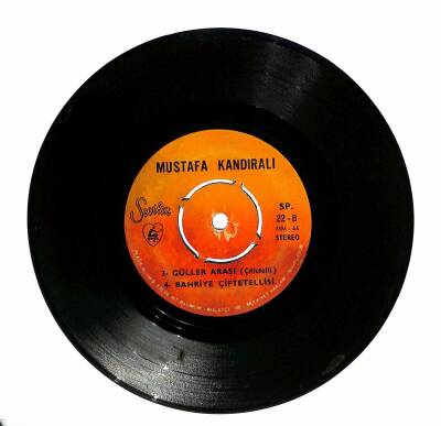 Mustafa Kandıralı - Mevlana Modern KarşılamaGüller ArasıBahriye Çiftetellisi Plak (107.5) PLK18434 - 2