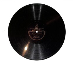 Müzeyyen Senar - Aşk Yolunda Bağrı Yanık Yolcular / Leyla Bir Özgecandır TAŞ PLAK (10/7.5) PLK26042 - Gökçekoleksiyon