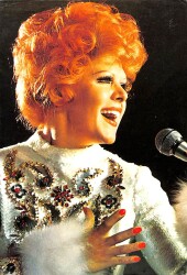 Neşe Karaböcek Orta Boy Kartpostal KRT17111 - Gökçekoleksiyon