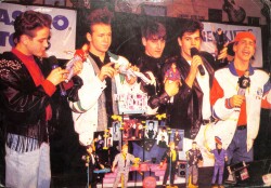 New Kids On The Blok Büyük Boy Kartpostal KRT18895 - Gökçekoleksiyon