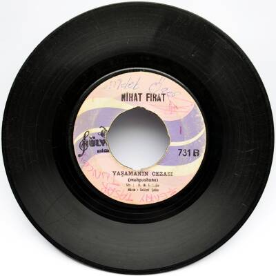 Nihat Fırat - Garip Bir Aşk Mahkumu (106.5) PLK6871 - 2