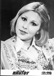 Nilüfer Siyah-Beyaz Orta Boy Kartpostal KRT18938 - Gökçekoleksiyon