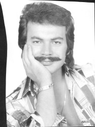 Orhan Gencebay Siyah-Beyaz Kartpostal (Büyük Boy) KRT22850 - Gökçekoleksiyon