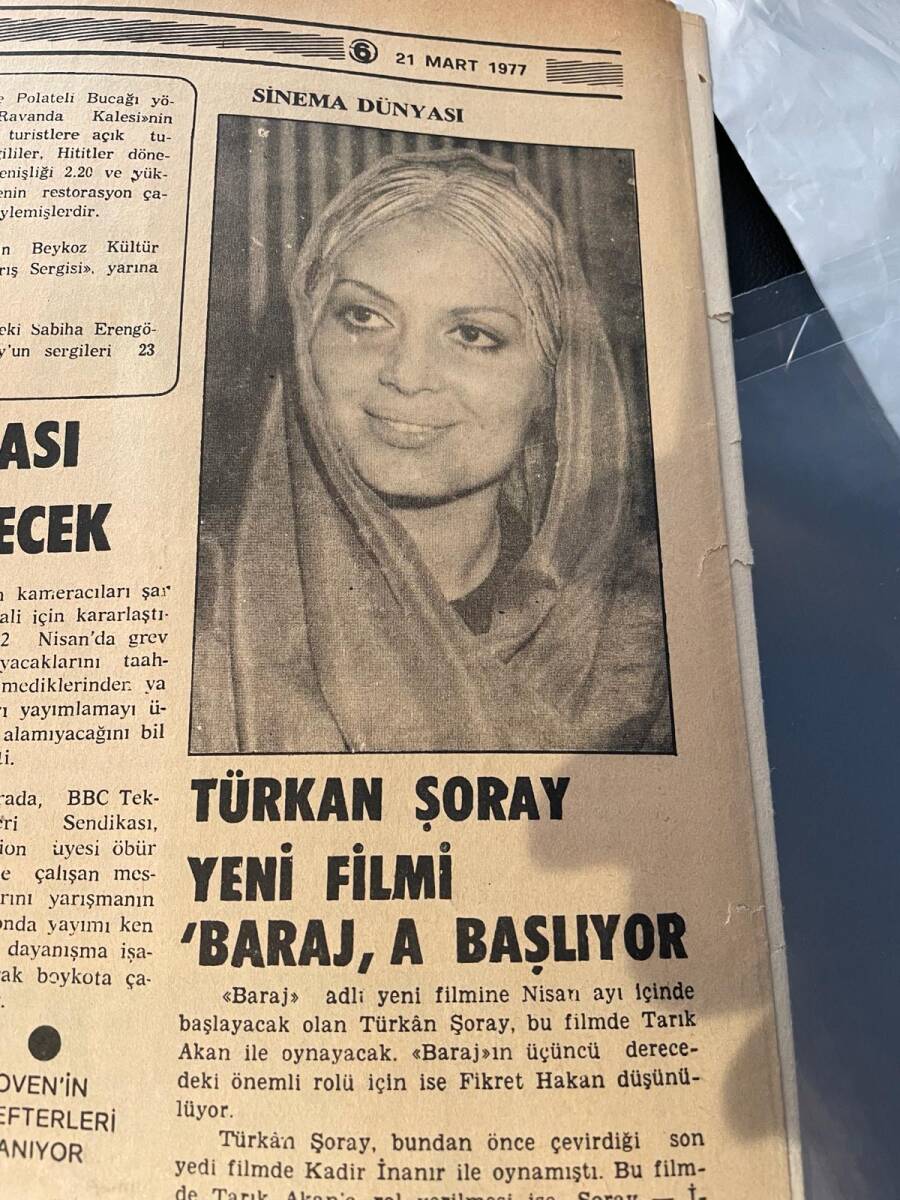 Orta Doğu Gazetesi 21 Mart 1977 - Jimmy Young: Muhammed Ali'ye Yol Göründü - Türkan Şoray Yeni Filmi Baraj'a Başladı GZ138559 - 2