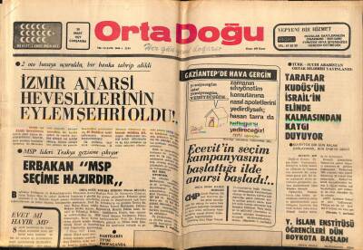 Orta Doğu Gazetesi 30 Mart 1977 - Topkapıda İnşaa Edilen 100 Tonluk Gemi Haliçde Denize İndirildi... GZ72394 - 1