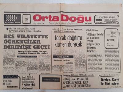 Ortadoğu Gazetesi - 12 Kasım 1976 - Beş Vilayette Öğrenciler Direnişe Geçti GZ111334 - 1