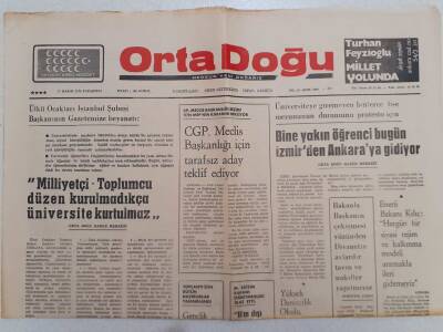 Ortadoğu Gazetesi - 17 Kasım 1975 - Bine Yakın Öğrenci Bugün İzmirden Ankaraya Gidiyor GZ111352 - 1