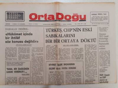 Ortadoğu Gazetesi - 5 Temmuz 1975 - Türkeş, CHPnin Eski Sabıkalarını Bir Bir Ortaya Döktü GZ111361 - 1