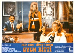 Oyun Bitti Filmi Lobi Kartı - Cüneyt Arkın - Filiz Akın KRT23574 - Gökçekoleksiyon