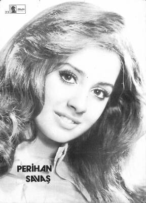 Perihan Savaş Siyah-Beyaz Orta Boy Kartpostal KRT18703 - 1