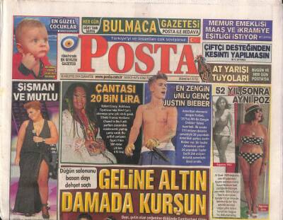 Posta Gazetesi 16 Ağustos 2014 - Bülent Ersoy , Açıkhava Tiyatrosunda Sibel Canı İzlemeye Yine Çok Süslü Geldi GZ106319 - 1