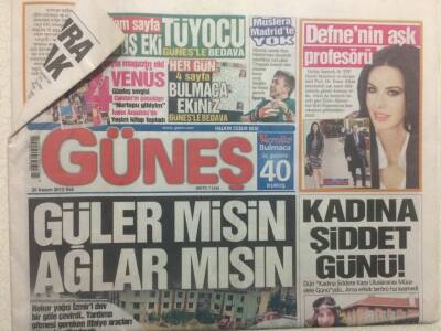 Posta Gazetesi 26 Kasım 2013 - Defne Samyelinin Aşk Profösörü GZ29695 - 1