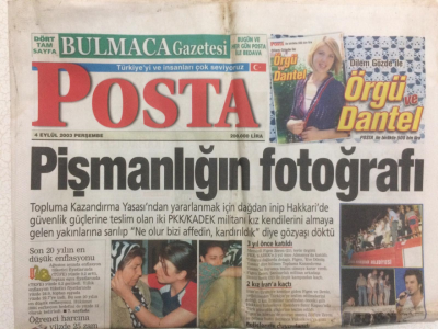 Posta Gazetesi 4 Eylül 2003 - Tarkan Konserinde Devlet Malı Tribün, Sertap Erener Sırtını Açtı Saçını Uzattı GZ27820 - 1
