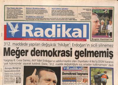 Radikal Gazetesi 17 Eylül 2002 - Ege Sular Altında Kaldı - Çin Seddinde Sırat Köprüsü - Erdoğanın B Planı GZ127989 - 1