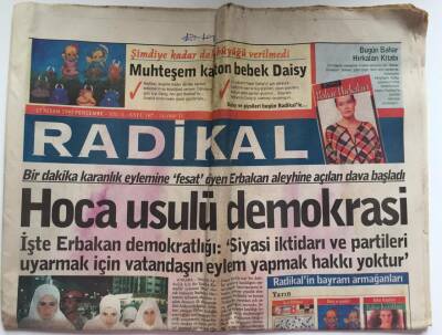 Radikal Gazetesi 17 Nisan 1997 - Erbakan Hoca Usulü Demokrasi GZ39097 - 1