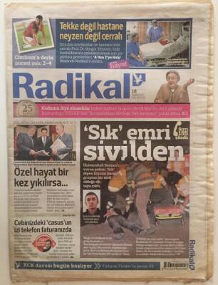 Radikal Gazetesi 18 Ekim 2010 - Cumhurbaşkanı Gül Köşkün Kapılarını Radikale Açtı GZ31471 - 1