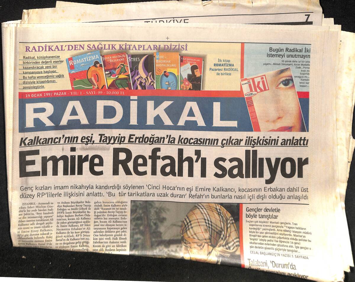 Radikal Gazetesi 19 Ocak 1997 - Şevki Yılmaz'ın Belediye İçin Aldığı Paralar Kayıp - Roll'ün Üçüncü Sayısı GZ157329 - 1