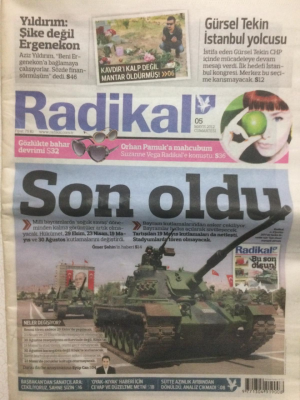 Radikal Gazetesi Dergi Eki 5 Mayıs 2012 - Bayramda Resmi Törene Son GZ27579 - 1