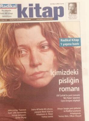 Radikal Gazetesi Kitap Eki 22 Mart 2002 - İçimizdeki Pisliğin Romanı GZ40054 - 1