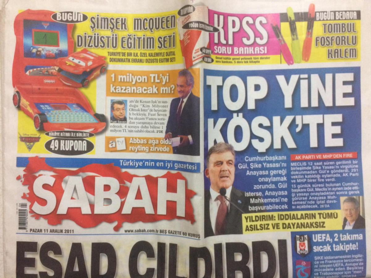 Sabah Gazetesi 11 Aralık 2011 - Esad Çıldırdı, Top Yine Köşkte GZ27540 - 1
