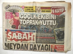Sabah Gazetesi 11 Şubat 2011 - Göçük Ekibini Toprak Yuttu GZ7038 - 2