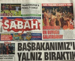 Sabah Gazetesi 14 Nisan 2004-Clint Eastwoodun Pülümürlü Rakibi GZ45104 - 2