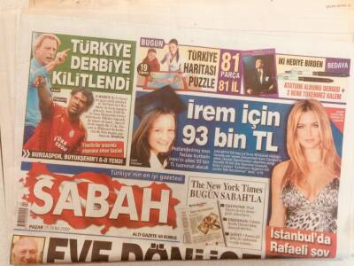 Sabah Gazetesi 25 Ekim 2009 - Fenerbahçe - Galatasaray,Türkiye Derbiye Kilitlendi GZ40248 - 1