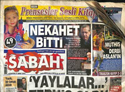 Sabah Gazetesi 27 Şubat 2012 - Başbakan Erdoğan Dün Evinde Yaş Gününü Kutladı - Yeni CHPye Yeni Tüzük GZ123379 - 1