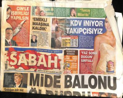 Sabah Gazetesi 31 Mayıs 2007 - Cannes Film Festivalinde Jüri Üyeliği Yapan Orhan Pamuk , Festival Boyunca 800 Kare Fotoğraf Çekti GZ93754 - 1