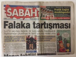 Sabah Gazetesi 5 Kasım 1999 - Milan Maçı Sonrasında Aslanlar Doyasıya Eğlendi Cimbom Şöleni GZ11962 - 1