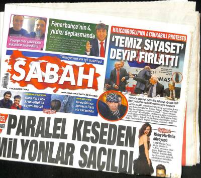 Sabah Gazetesi 9 Ocak 2015 - Kılıçdaroğluna Ayakkabılı Protesto Temiz Siyaset Deyip Fırlattı GZ98476 - 1