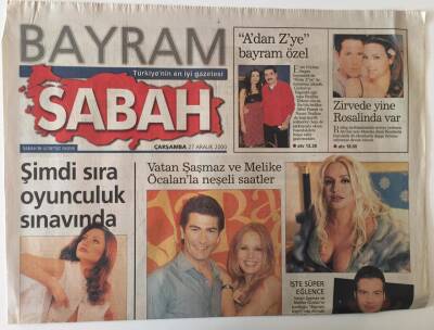 Sabah Gazetesi Bayram Eki 27 Aralık 2000 - Vatan Şaşmaz Ve Melike Öcalanla Neşeli Saatler Afrodit Banu Alkanı Ağırlıyor GZ26979 - 1