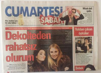 Sabah Gazetesi Cumartesi Eki 7 Şubat 2009 - Paris Moda Haftasında Ünlü Modacılarla Koleksiyonunu Sergileyen Dilek Hanif İle Söyleşi GZ22392 - 1