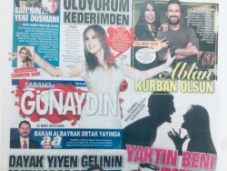 Sabah Gazetesi Günaydın Eki 22 Mart 2019 - Ersoyun Tarkanla Çektirdiği Fotoğrafta Parmağındaki Dev Yüzüğü Dikkat Çekti GZ43261 - 1
