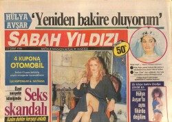 Sabah Yıldızı Gazetesi 23 Şubat 1986 - Zeki Müren , Anlattığı Fıkrayla Herkesi Kırıp Geçirdiği Kokteylde , Kıyafetiyle de İlgi Topladı... GZ114230 - 1