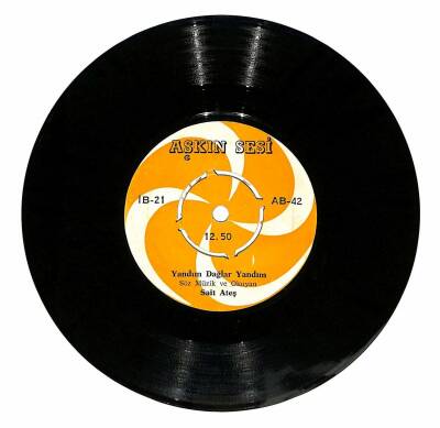 Sait Ateş - Felek İle Şu Cihanı Bölüştük Yandım Dağlar Yandım Plak (107.5) PLK20309 - 2
