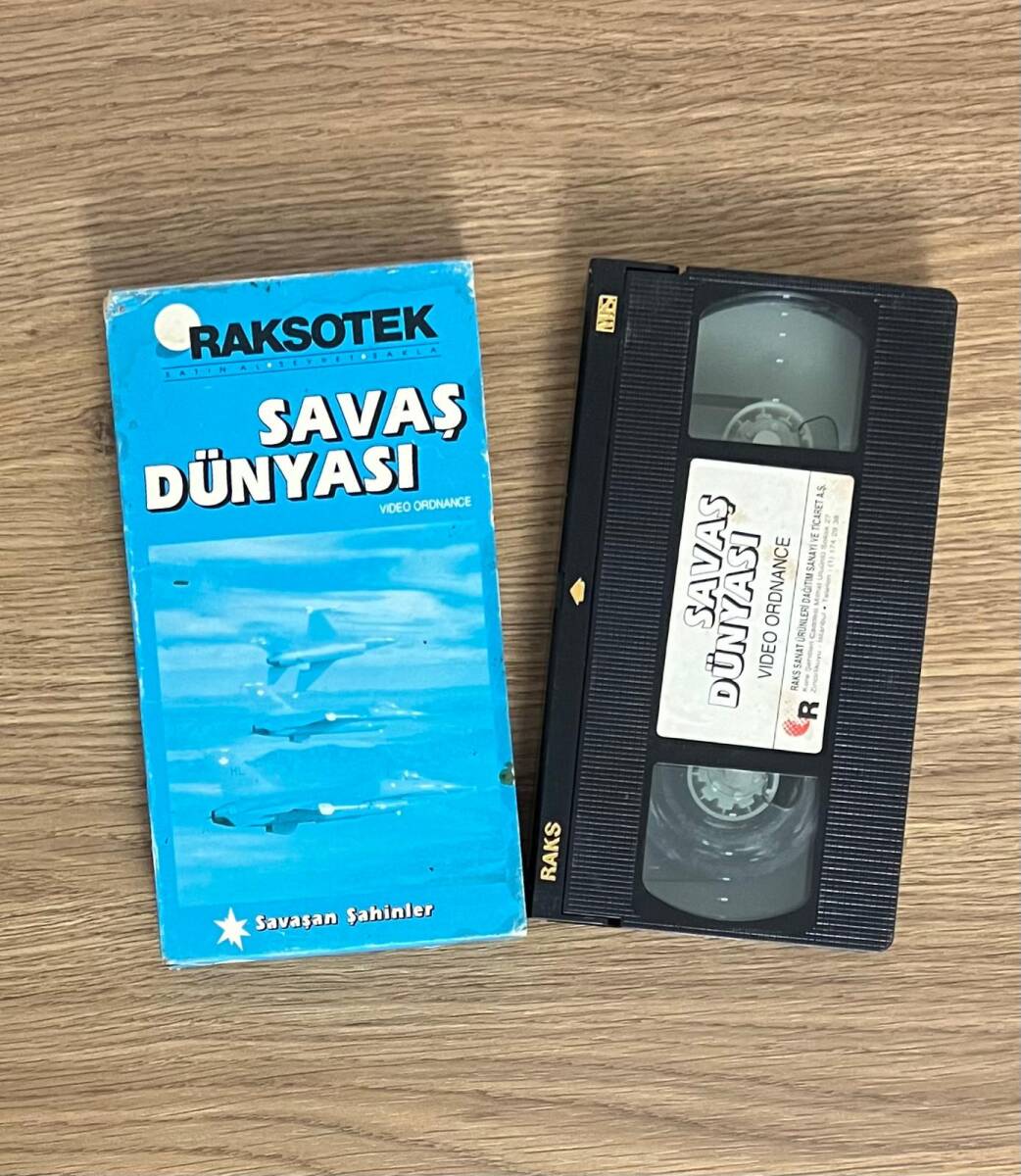 SAVAŞ DÜNYASI - VHS - Savaşan Şahinler Video Kaset DVD2872 - 4