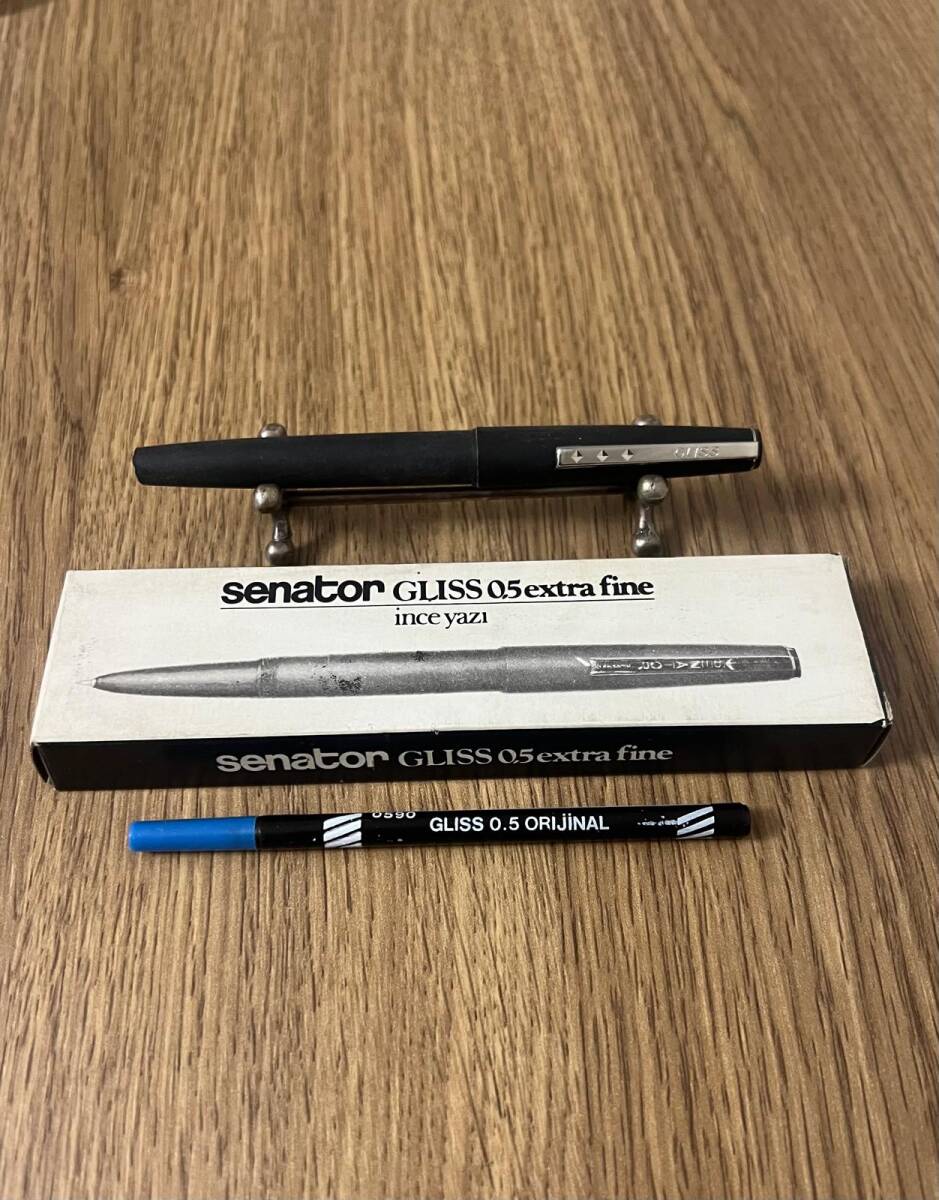 Senator 05 Kalem Kutusunda AOB4981 - 4