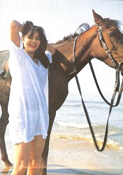 Serpil Çakmaklı Kartpostal (Küçük Boy) KRT23333 - Gökçekoleksiyon