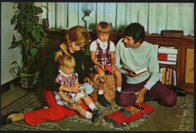 Sevimli Aile Kartpostal KRT2268 - 1