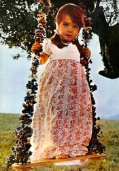 Sevimli Kız Eski Büyük Boy Kartpostal (24x34 cm) KRT12575 - Gökçekoleksiyon