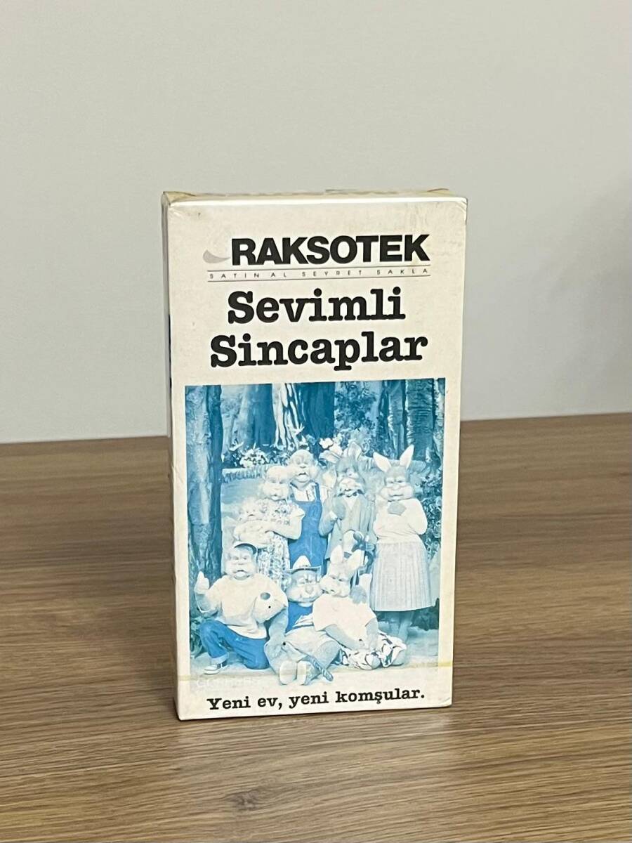 SEVİMLİ SİNCAPLAR - VHS - Yeni Ev Yeni Komşular.Jelatininde Video Kaset DVD2873 - 3