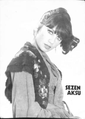 Sezen Aksu Orta Boy Siyah-Beyaz Kartpostal KRT2001 - 1