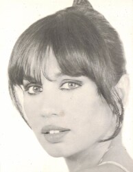 Sezen Aksu Siyah Beyaz Kartpostal Orta Boy KRT18476 - Gökçekoleksiyon