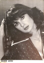 Sezen Aksu Siyah Beyaz Kartpostal (Orta Boy) KRT21413 - Gökçekoleksiyon