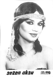 Sezen Aksu Siyah Beyaz Kartpostal (Orta Boy) KRT23384 - Gökçekoleksiyon