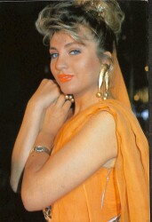 Sibel Can Kartpostal (Küçük Boy) KRT21718 - Gökçekoleksiyon