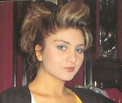 Sibel Can Kartpostal (Küçük Boy) KRT22455 - Gökçekoleksiyon