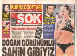 Şok Gazetesi 3 Nisan 2012 - Megastar Tarkan Rus Sporcuya Albümlerini İmzalayarak Hediye Etti - Kıvanç Tatlıtuğ Orta Doğunun Brad Pitt'i GZ158539 - Gökçekoleksiyon